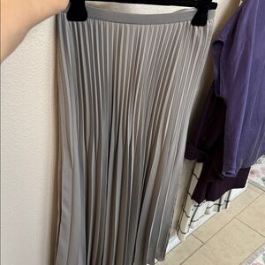 Uniqlo Light Gray Pleated Midi Skirt